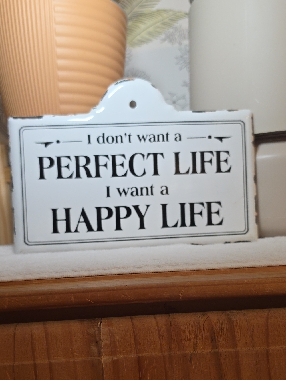 Motivational White and Black Wall Sign - 'Happy Life'
